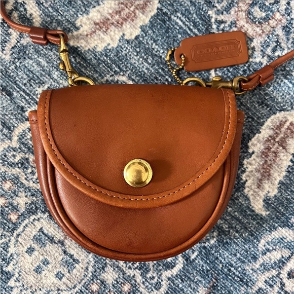 VINTAGE COACH British Tan Glovetanned Leather Mini Belt Bag / Crossbody Bag - Picture 8 of 15